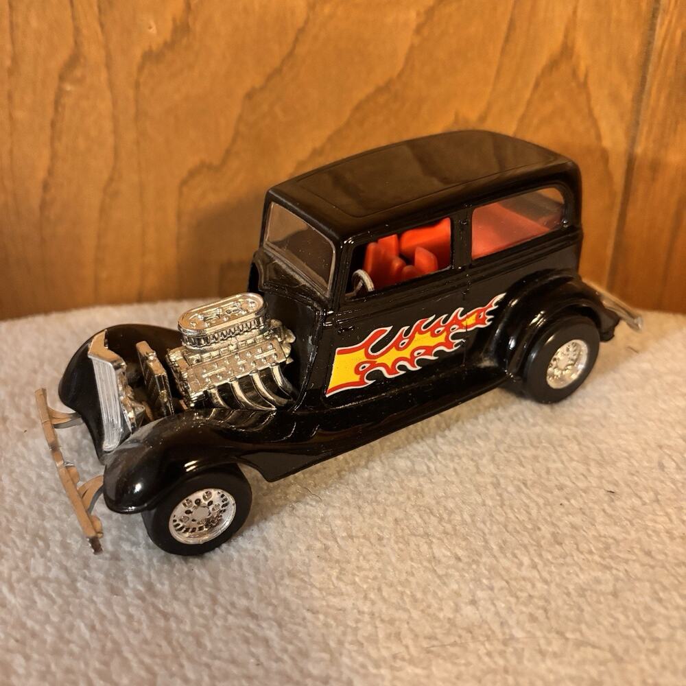 Majorette Hot Rods 1934 Ford Sedan 1:32 Scale Black with Flames 5.5 Inches